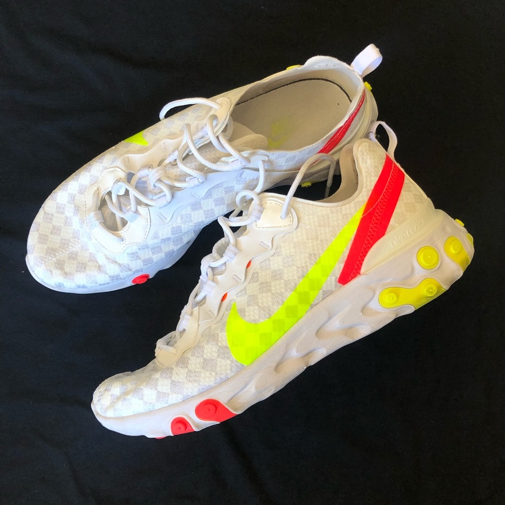 NIKE REACT